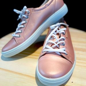 ECCO woman metalic rose gold snikers size eu 41 US 10